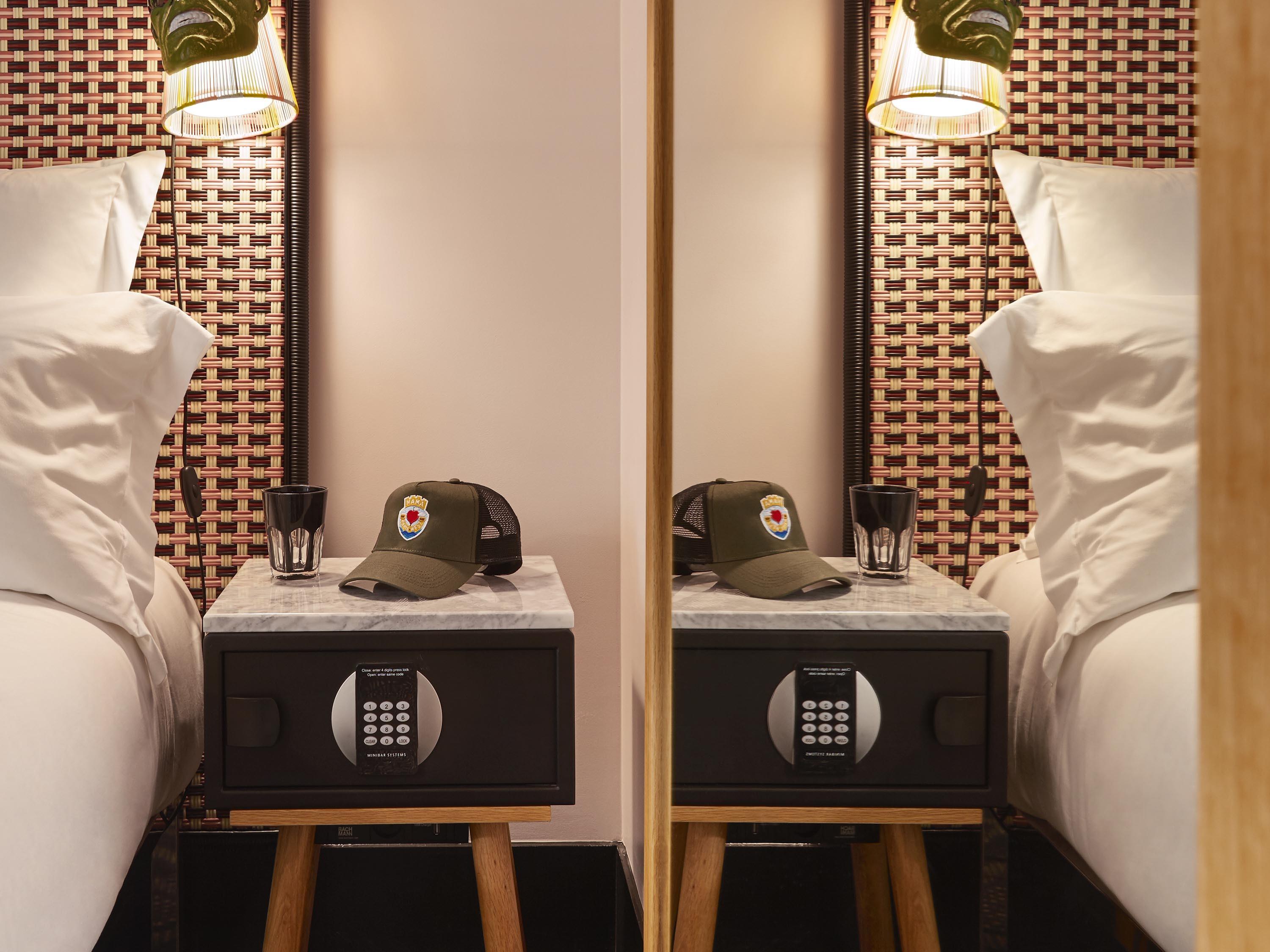มามา เชลเตอร์ ปานรีส เวสต์ Hotel ปารีส ภายนอก รูปภาพ