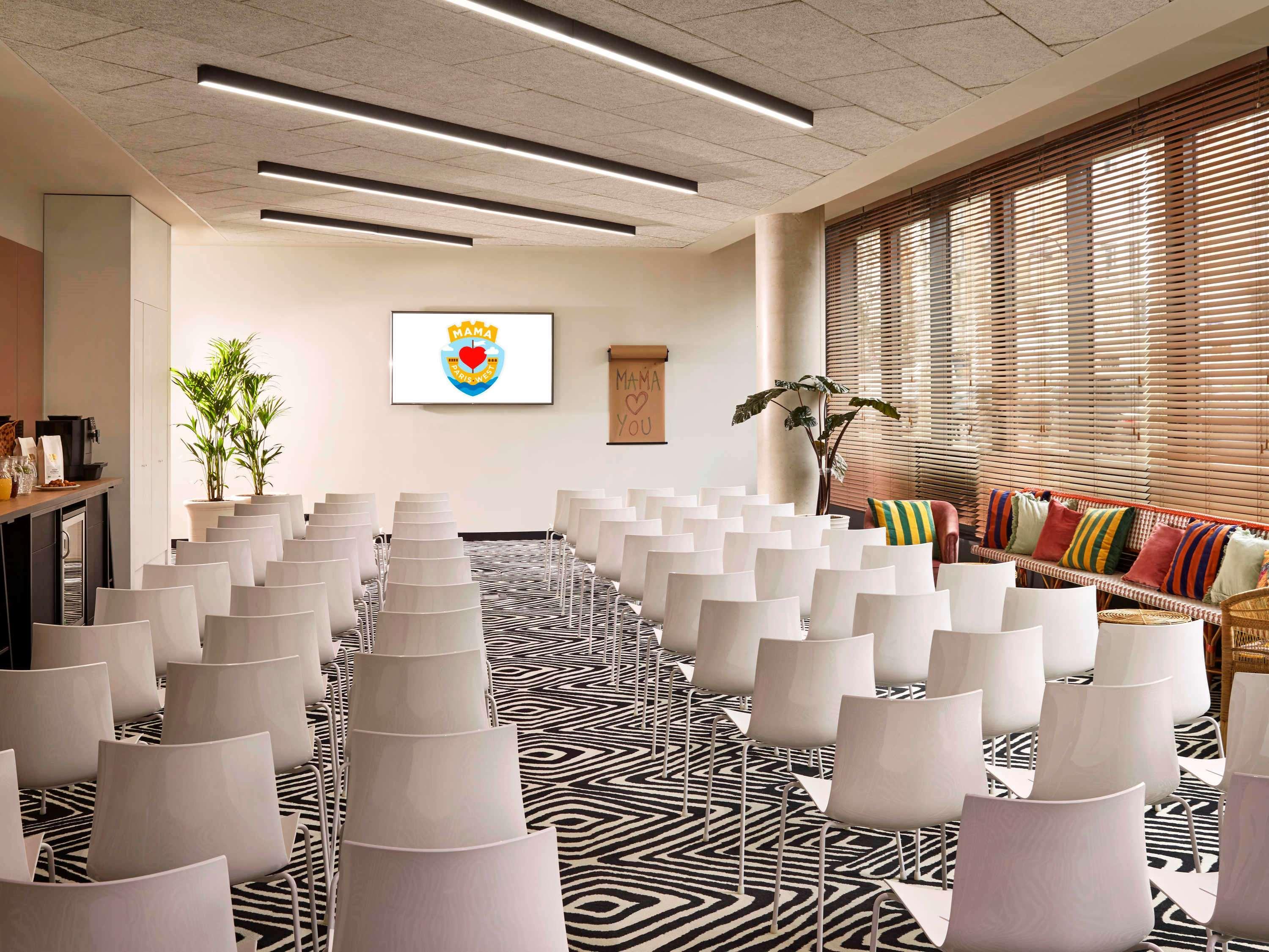 มามา เชลเตอร์ ปานรีส เวสต์ Hotel ปารีส ภายนอก รูปภาพ