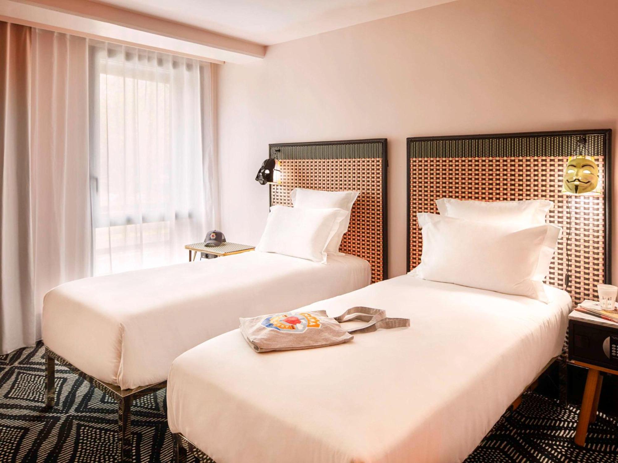 มามา เชลเตอร์ ปานรีส เวสต์ Hotel ปารีส ภายนอก รูปภาพ