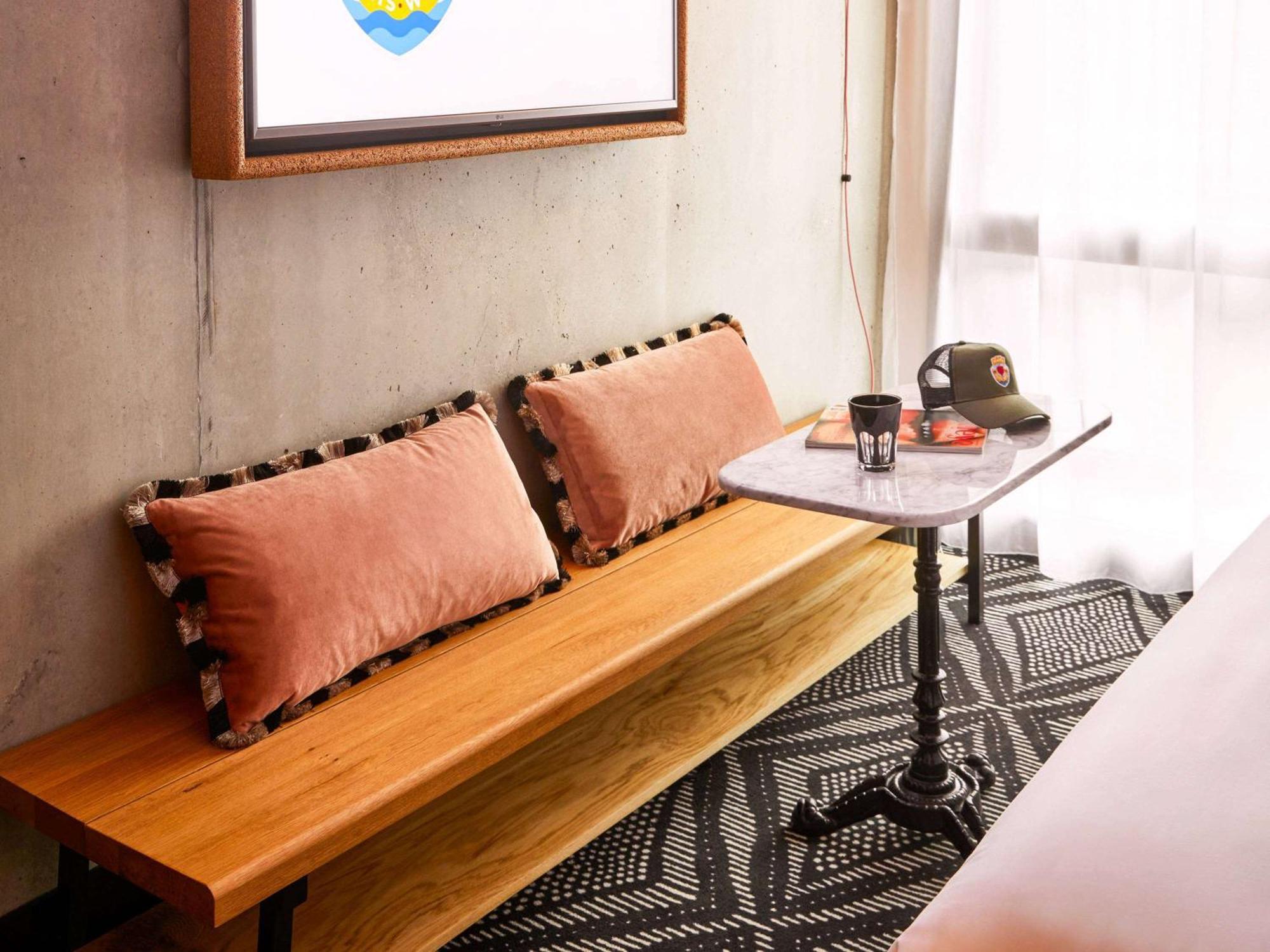 มามา เชลเตอร์ ปานรีส เวสต์ Hotel ปารีส ภายนอก รูปภาพ